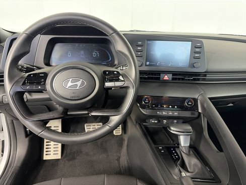 Certified 2025 Hyundai Elantra Sport FWD image 3