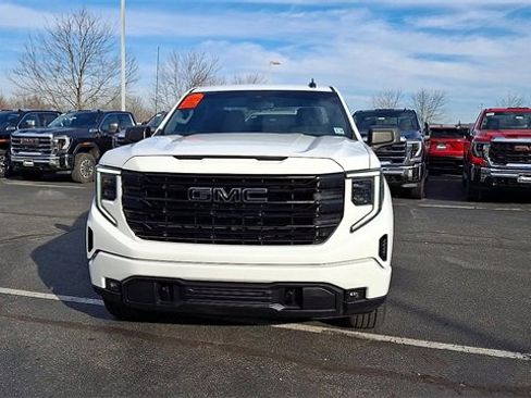 Used 2022 GMC Sierra 1500 Elevation w/ LPO, Elevation Black Package image 3