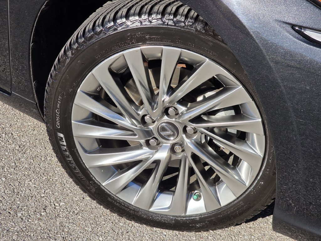 Certified 2023 Lexus ES 300h w/ Accessory Package (Z2) FWD image 7