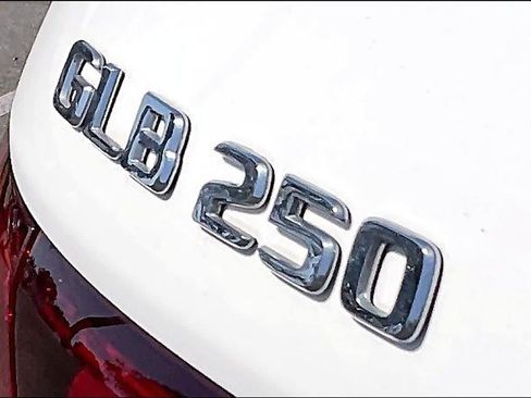 Used 2023 Mercedes-Benz GLB 250 image 9