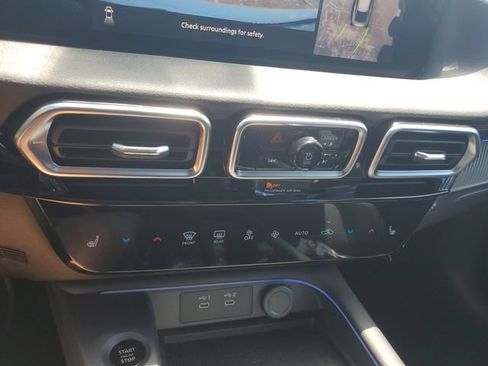 New 2026 Nissan Sentra SR w/ SR Premium Package FWD image 31