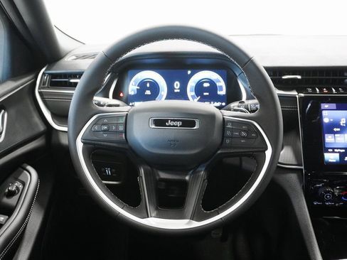 New 2025 Jeep Grand Cherokee Laredo X w/ Luxury Tech Group I image 18