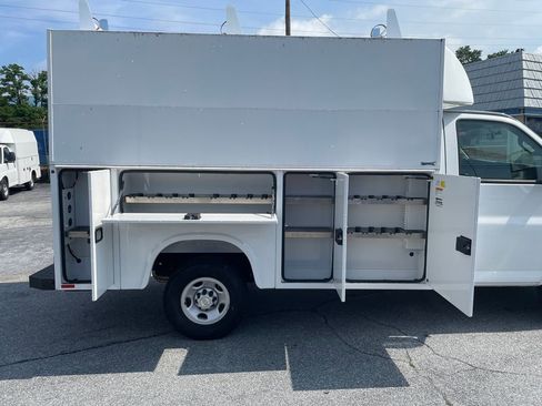 New 2024 Chevrolet Express 3500 w/ Power Convenience Package RWD image 9