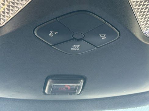 Used 2022 Toyota C-HR XLE image 23