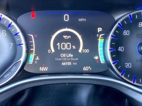 Certified 2024 Chrysler Pacifica Touring-L image 21