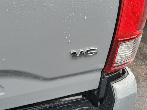 Used 2021 Toyota Tacoma SR5 w/ Technology Package image 19