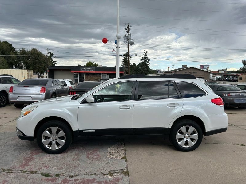 Used 2012 Subaru Outback 2.5i Premium w/ All-Weather Pkg AWD/4WD image 4