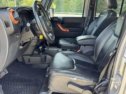 Used 2013 Jeep Wrangler Unlimited Sahara w/ Dual Top Group AWD/4WD image 19