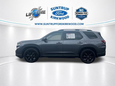 Used 2025 Honda Pilot Black Edition image 2