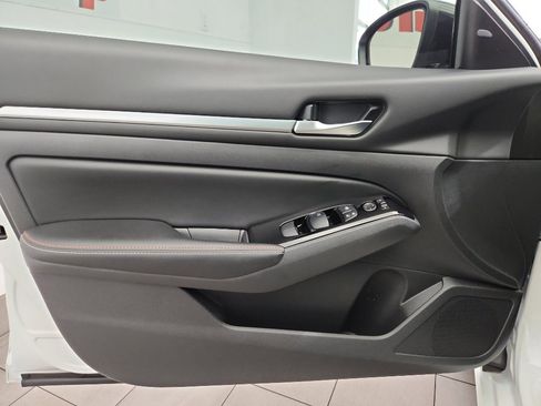 Used 2024 Nissan Altima 2.5 SR w/ SR Premium Package image 8