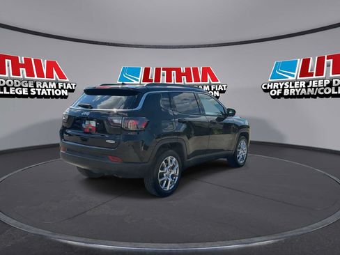 Used 2023 Jeep Compass Latitude w/ Sun and Sound Group AWD/4WD image 8