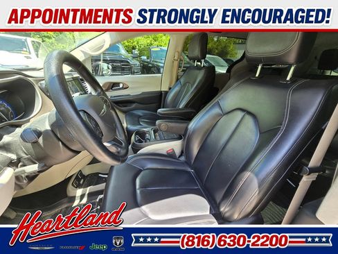 Used 2020 Chrysler Voyager Lxi FWD image 14