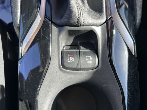 Certified 2023 Toyota Corolla Cross XLE image 30