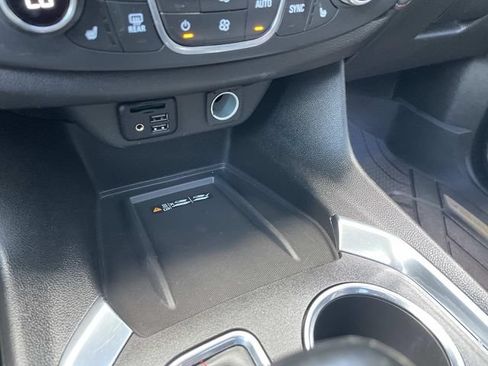 Used 2023 Chevrolet Traverse RS AWD/4WD image 30