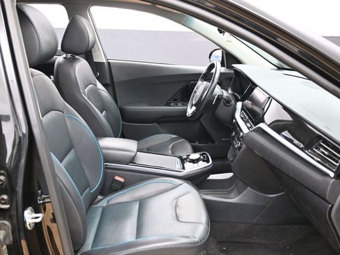 Used 2022 Kia Niro EX Premium FWD image 35