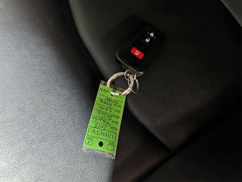 Used 2018 Toyota Prius Four FWD image 27