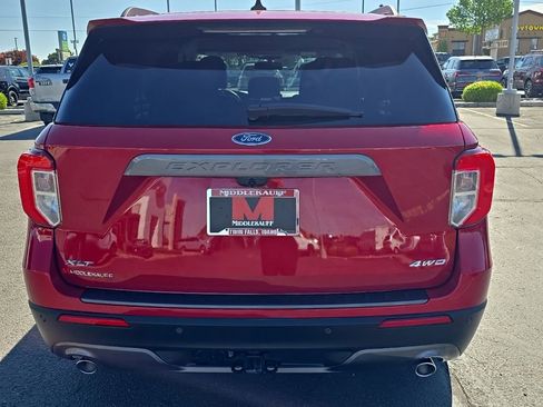 Used 2021 Ford Explorer XLT w/ Equipment Group 202A AWD/4WD image 4