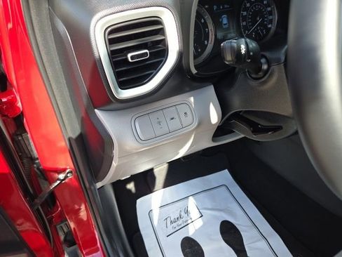 Used 2022 Hyundai Venue SEL w/ Cargo Package image 19