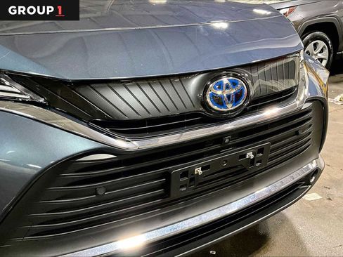 Certified 2024 Toyota Venza Limited image 29