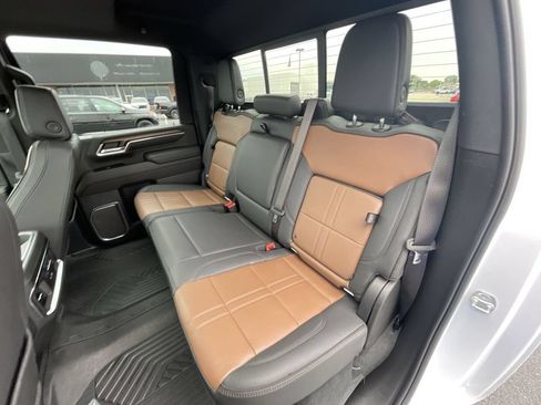 Certified 2025 Chevrolet Silverado 2500 High Country w/ High Country Premium Package AWD/4WD image 26