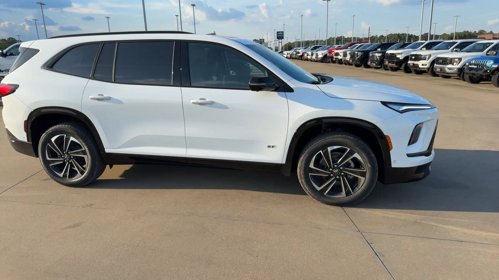 New 2027 Buick Enclave Sport Touring w/ Super Cruise Package FWD image 9