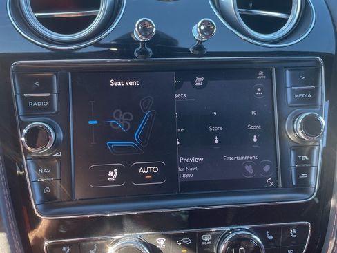 Used 2018 Bentley Bentayga W12 image 18