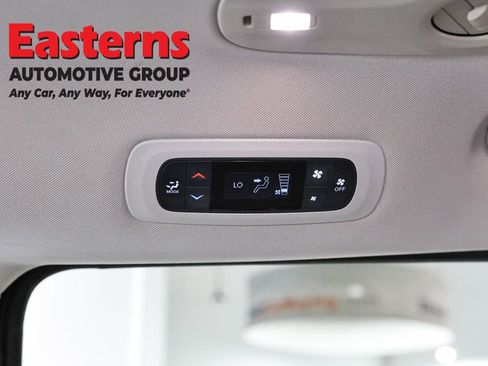 Used 2022 Chrysler Voyager LX FWD image 22