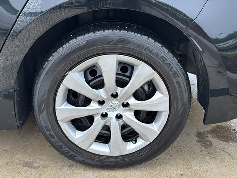 Used 2022 Toyota Corolla LE image 17