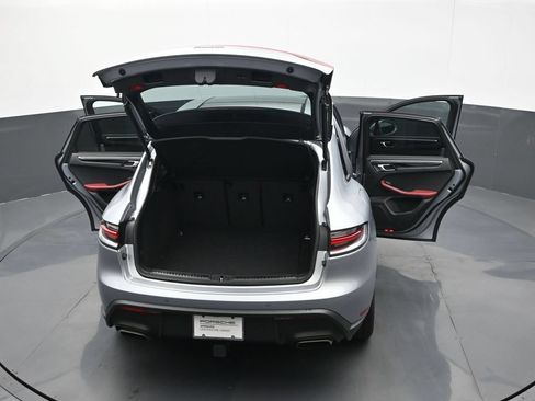 Certified 2023 Porsche Macan AWD/4WD image 27