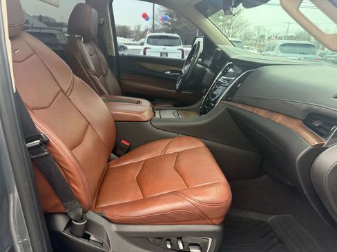 Used 2019 Cadillac Escalade Luxury image 58