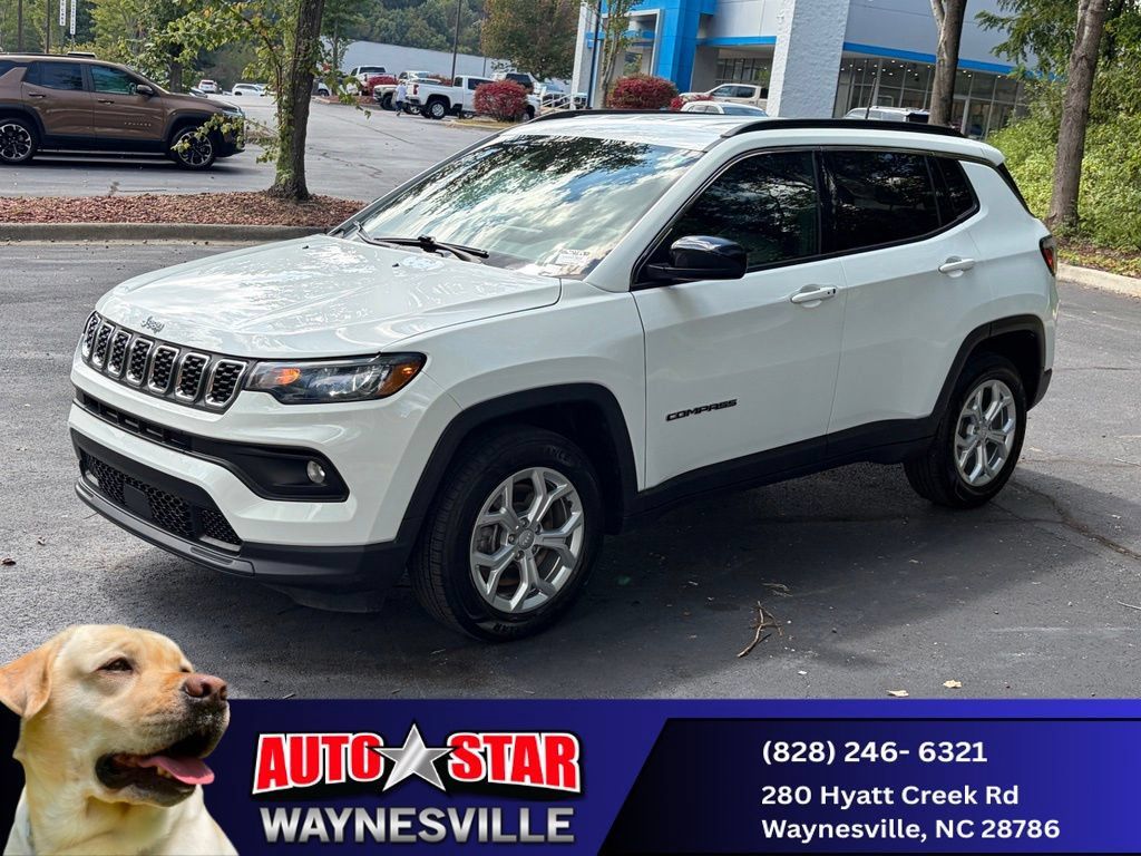Used 2024 Jeep Compass Latitude w/ Convenience Group AWD/4WD image 6