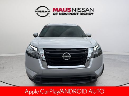 Used 2024 Nissan Pathfinder SV FWD image 3