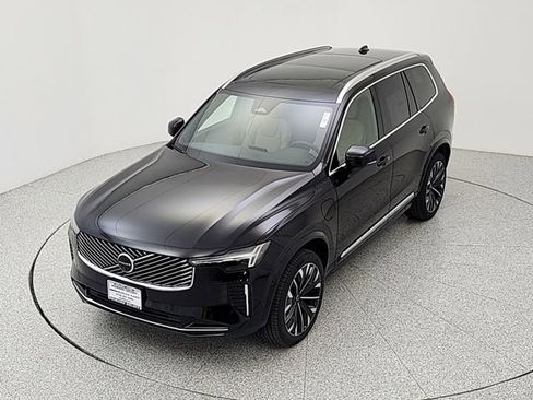 New 2026 Volvo XC90 T8 Plus w/ Protection Package Premier AWD/4WD image 13