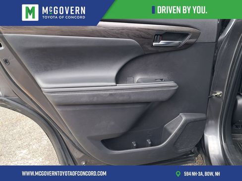 Used 2023 Toyota Highlander Platinum AWD/4WD image 29