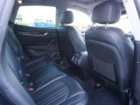 Used 2018 Maserati Levante GranLusso AWD/4WD image 22
