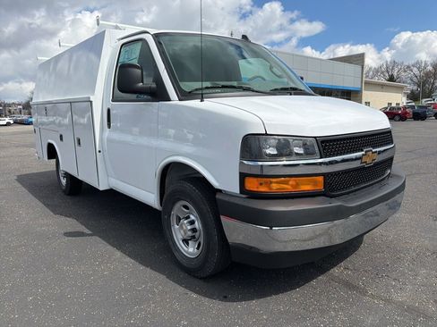 New 2026 Chevrolet Express 3500 w/ Power Convenience Package image 2