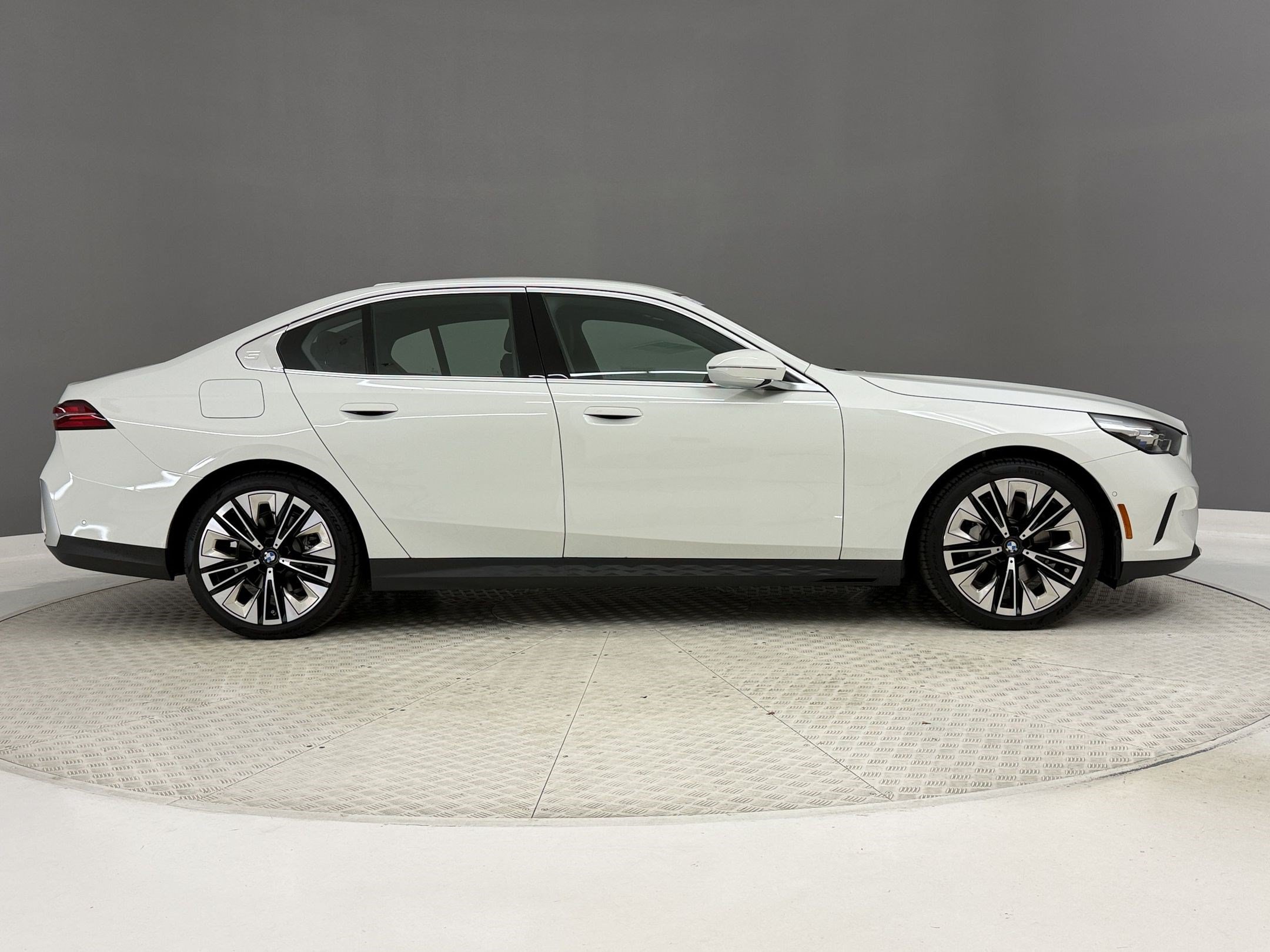 Used 2026 BMW 530i RWD image 8