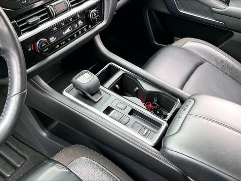 Used 2022 Nissan Pathfinder SL image 16