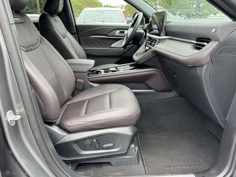 Used 2026 Ford Explorer Platinum w/ LUX Leather Package AWD/4WD image 14