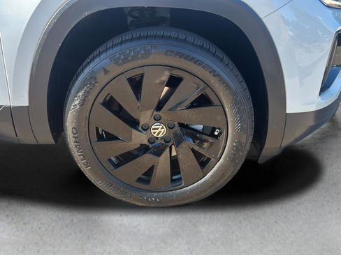 Used 2025 Volkswagen Atlas Cross Sport SE AWD/4WD image 9