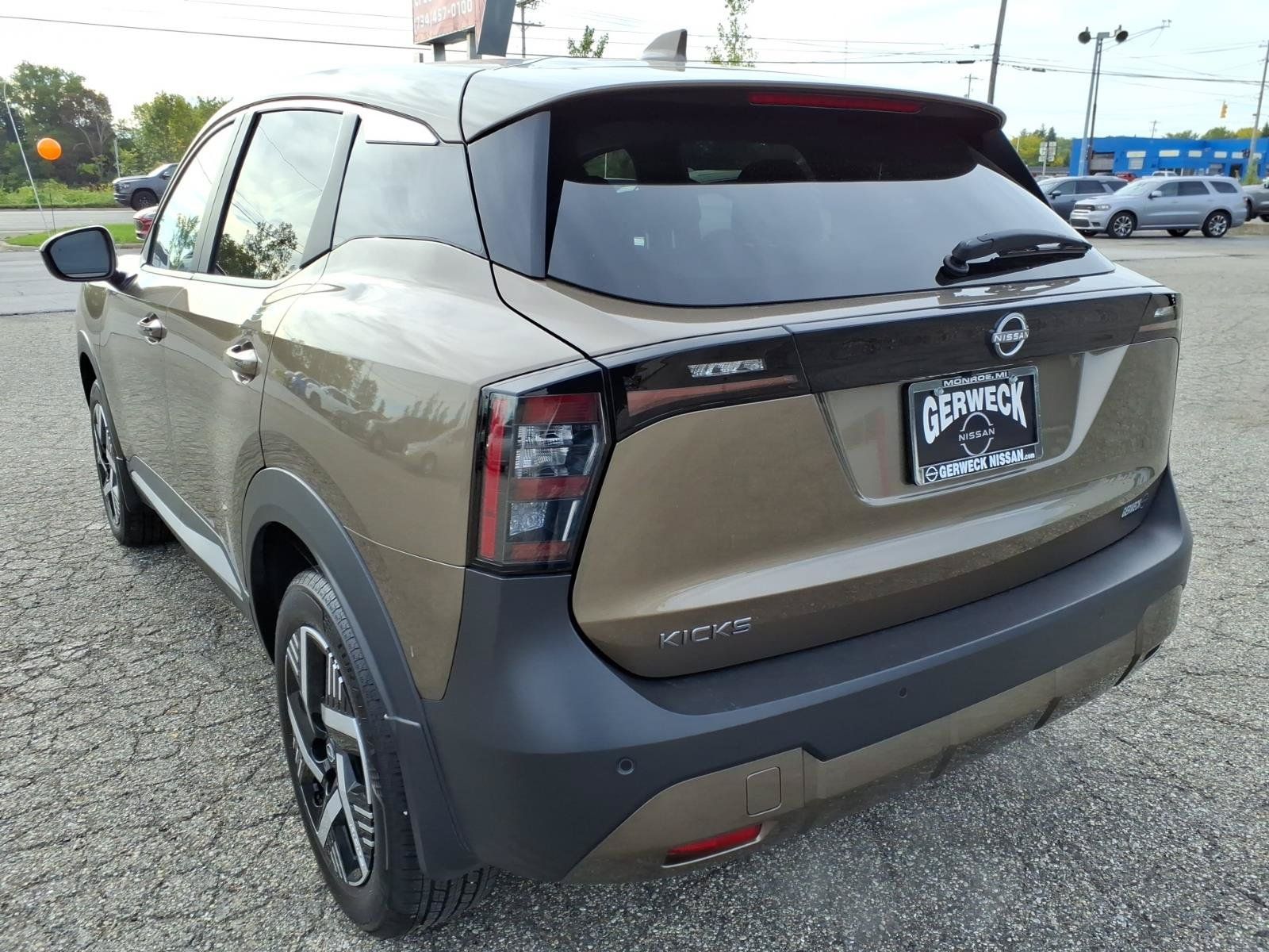 Certified 2025 Nissan Kicks SV FWD image 6