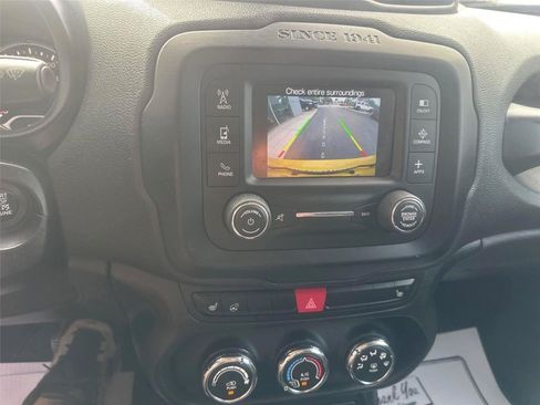 Used 2017 Jeep Renegade Latitude w/ Cold Weather Group FWD image 26