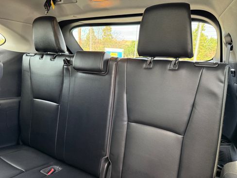 Used 2021 Toyota Highlander XLE image 21