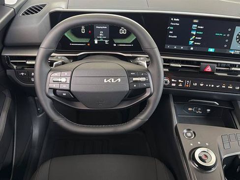 New 2026 Kia Sportage LX FWD image 16