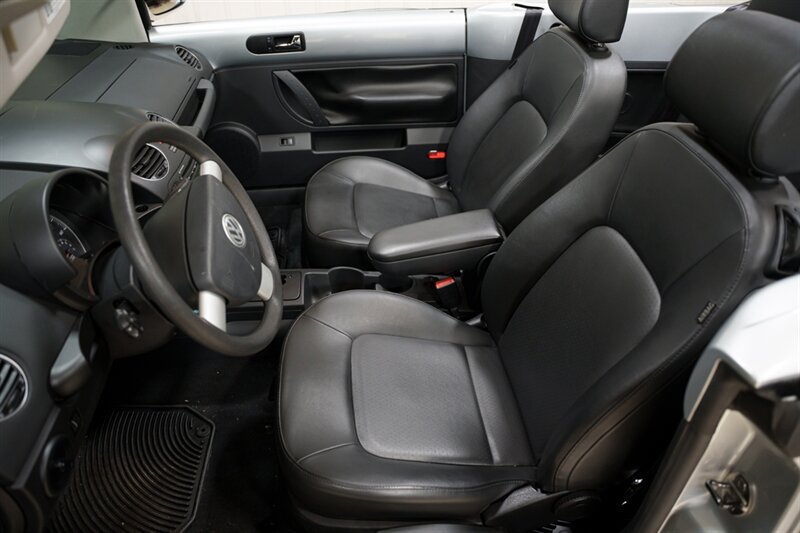 Used 2007 Volkswagen Beetle Convertible FWD image 9