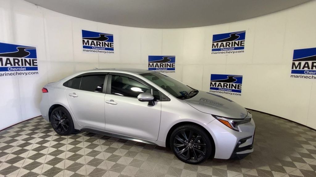 Used 2024 Toyota Corolla SE FWD image 3