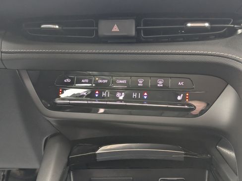 Used 2023 Buick Envision Essence image 22