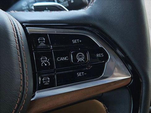 Used 2025 Jeep Grand Cherokee L Summit image 13