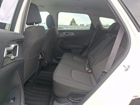 Used 2025 Kia Sportage LX AWD/4WD image 10