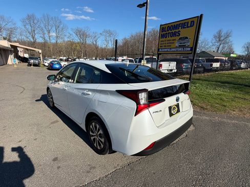 Used 2021 Toyota Prius LE image 7